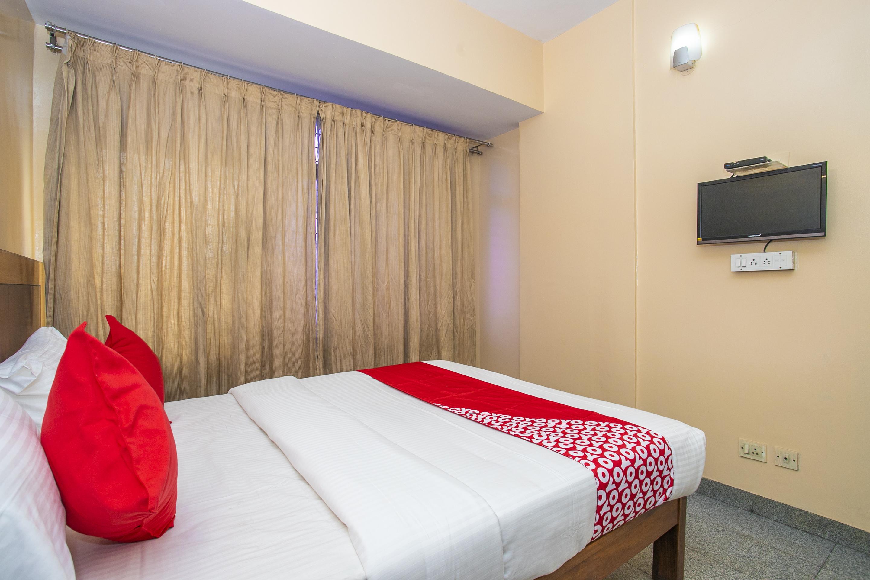 Oyo Flagship Hotel Archana Comforts Bangalore Bagian luar foto