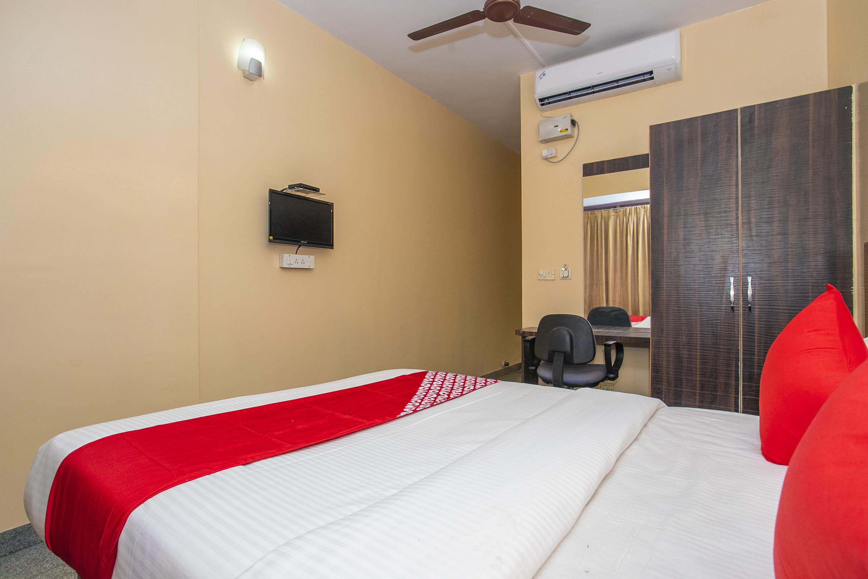 Oyo Flagship Hotel Archana Comforts Bangalore Bagian luar foto