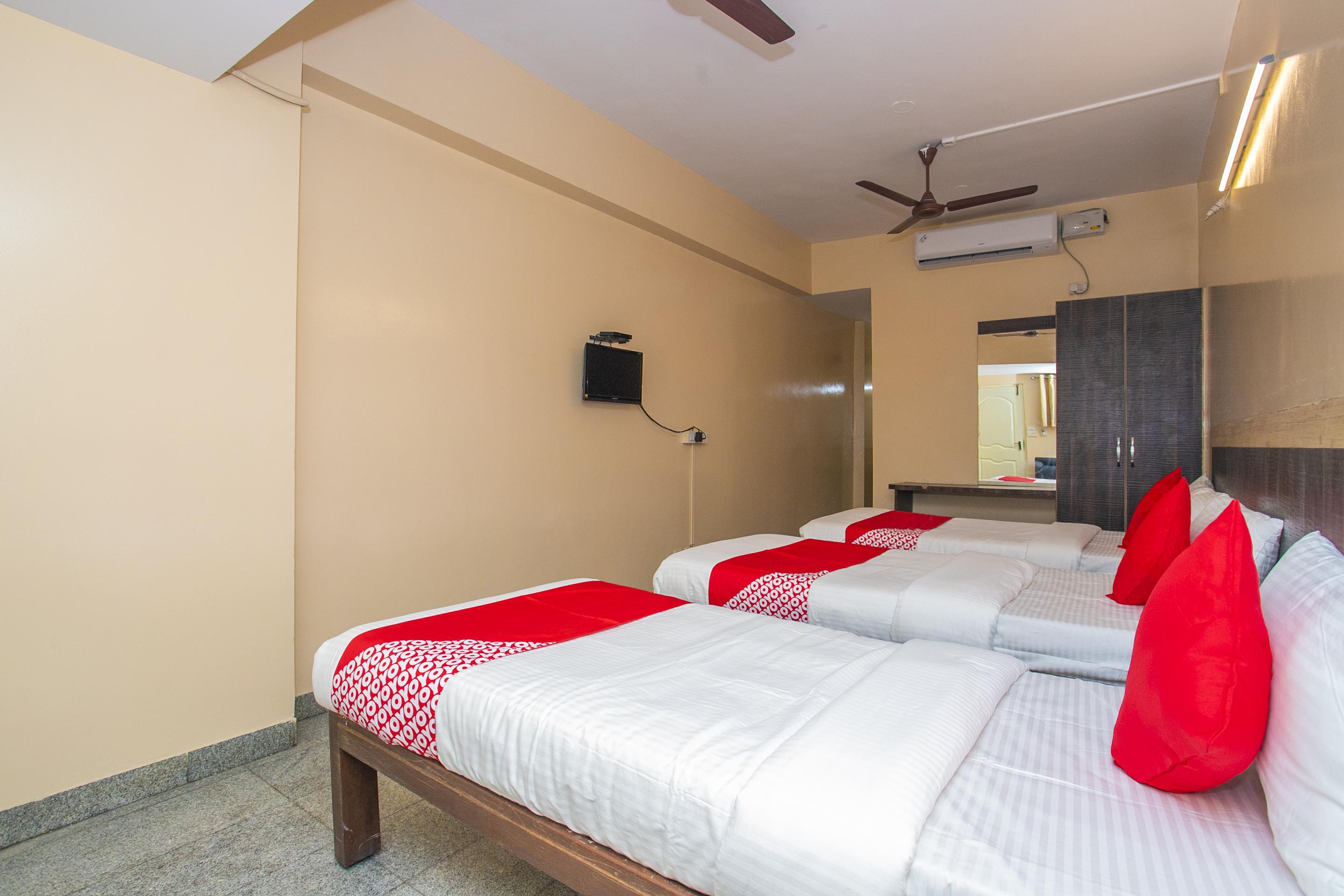 Oyo Flagship Hotel Archana Comforts Bangalore Bagian luar foto