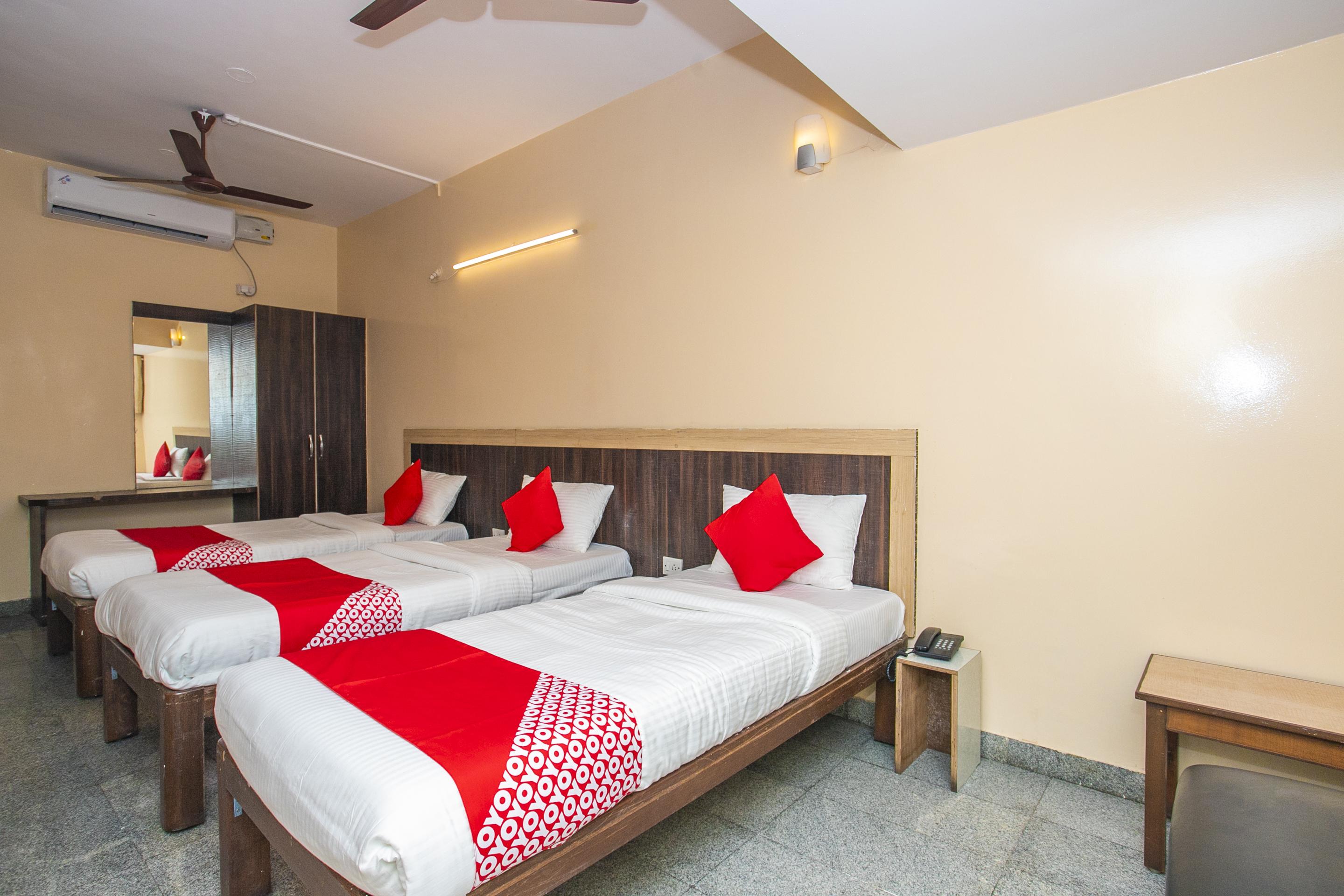 Oyo Flagship Hotel Archana Comforts Bangalore Bagian luar foto