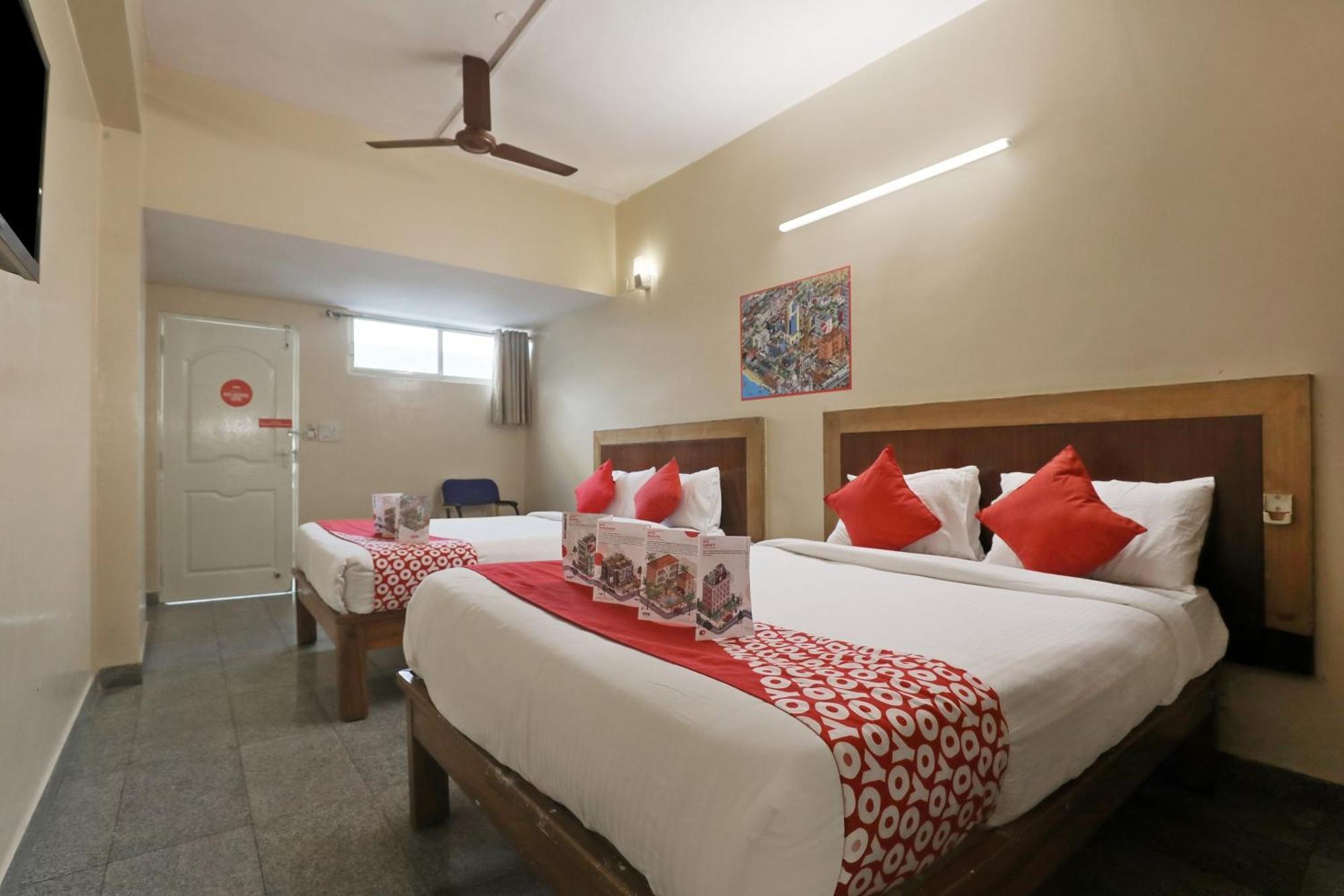 Oyo Flagship Hotel Archana Comforts Bangalore Bagian luar foto