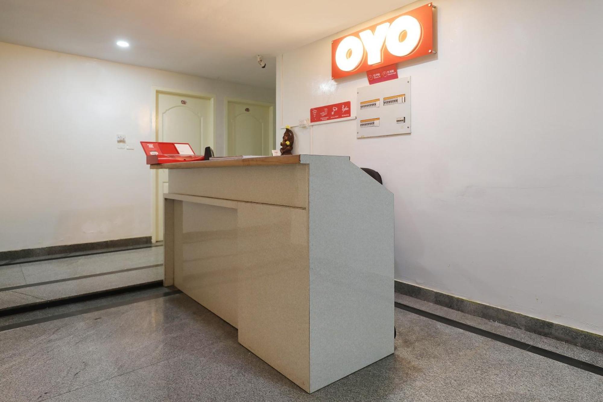 Oyo Flagship Hotel Archana Comforts Bangalore Bagian luar foto