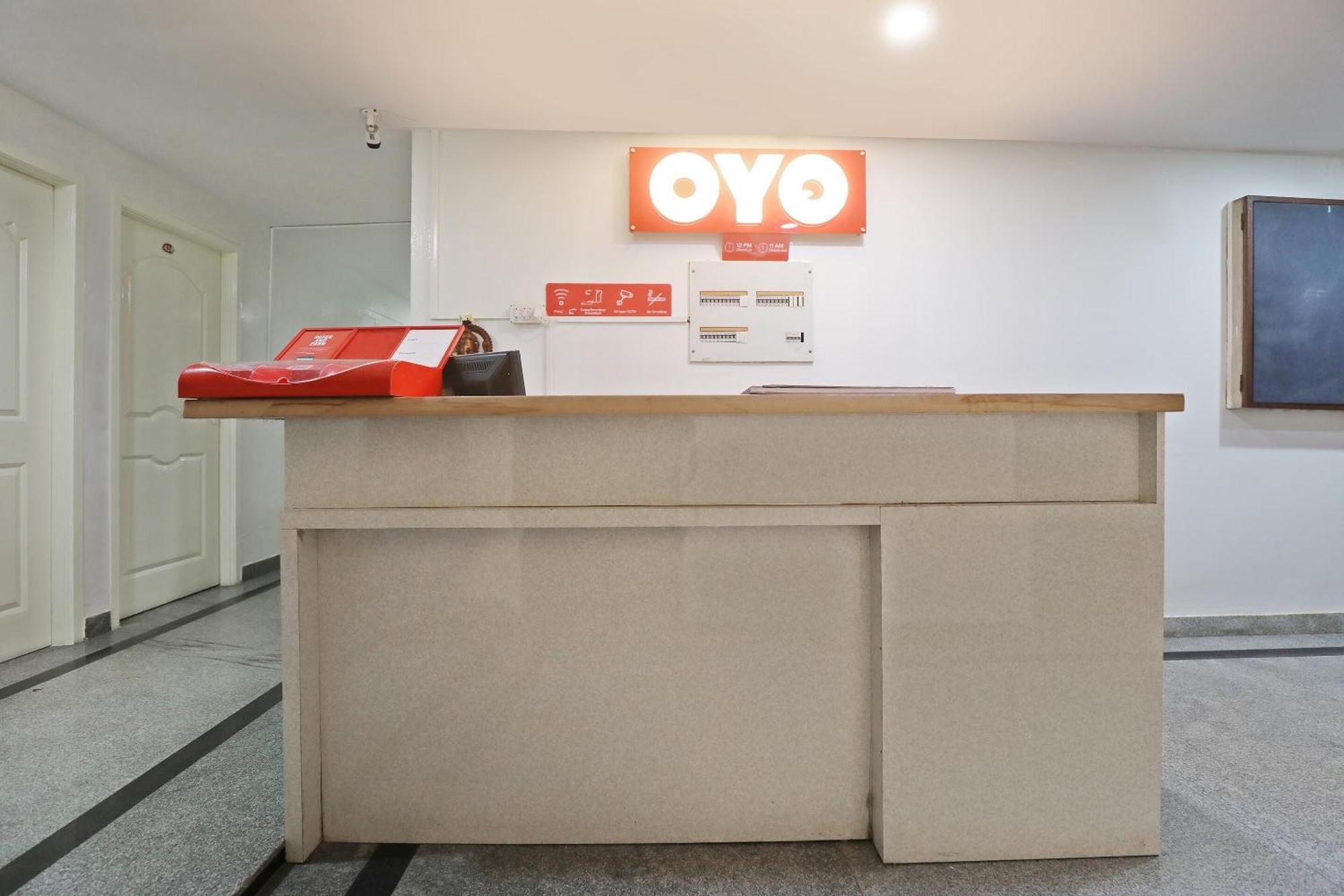 Oyo Flagship Hotel Archana Comforts Bangalore Bagian luar foto