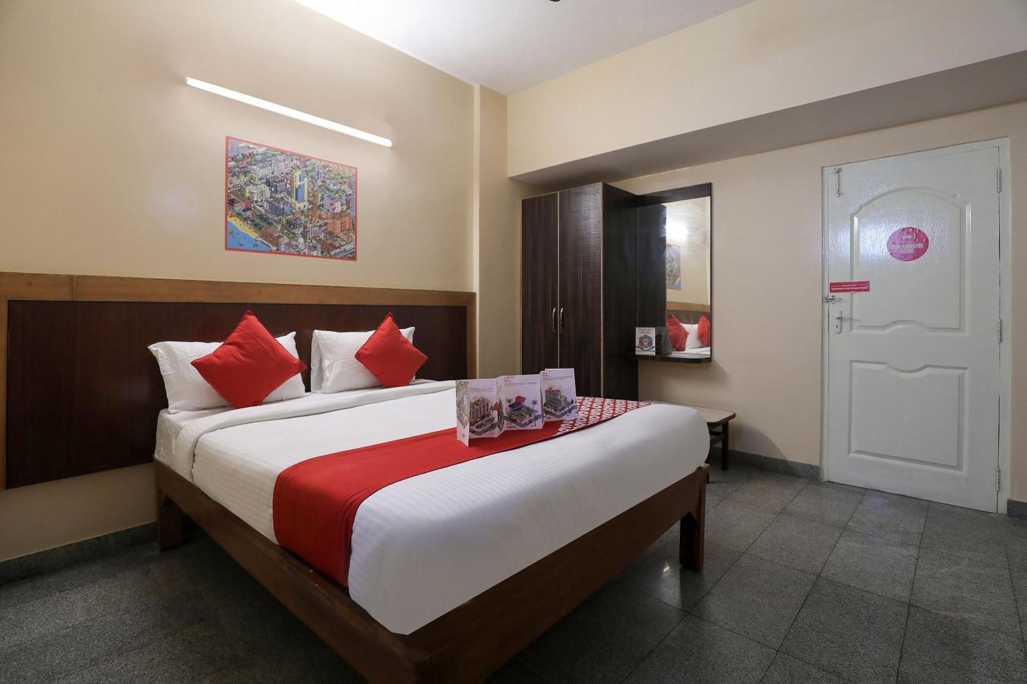 Oyo Flagship Hotel Archana Comforts Bangalore Bagian luar foto