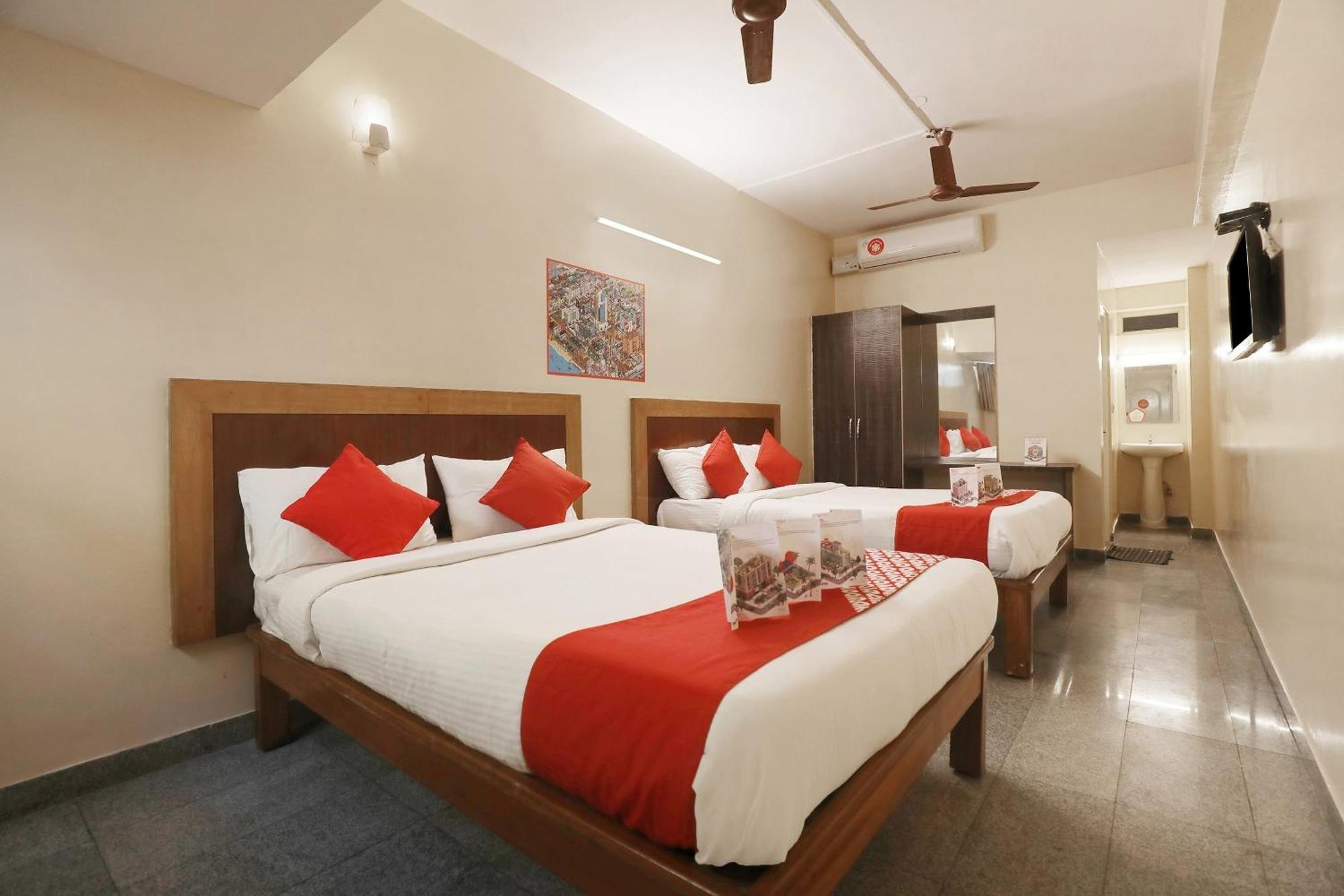 Oyo Flagship Hotel Archana Comforts Bangalore Bagian luar foto