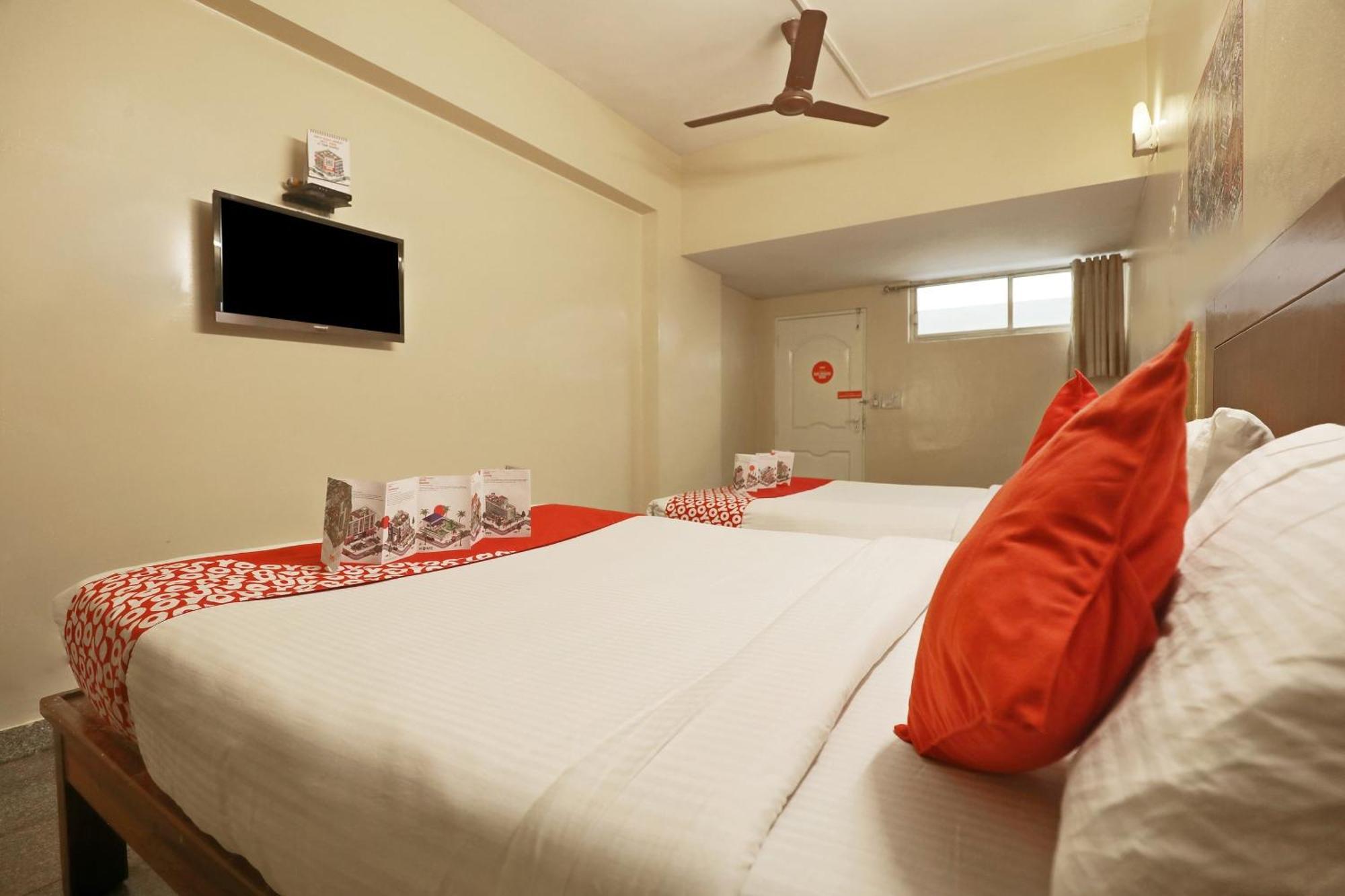 Oyo Flagship Hotel Archana Comforts Bangalore Bagian luar foto